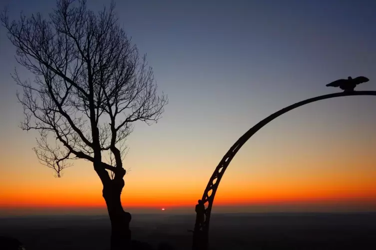 Den Sonnenaufgang hat Florian Bauer am Adlerbogen fotografiert. 