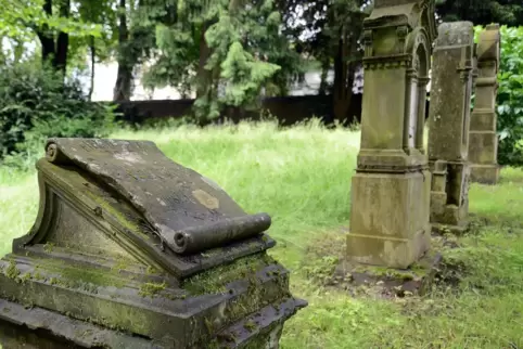 Historischen Grabsteine auf dem Alten Friedhof 