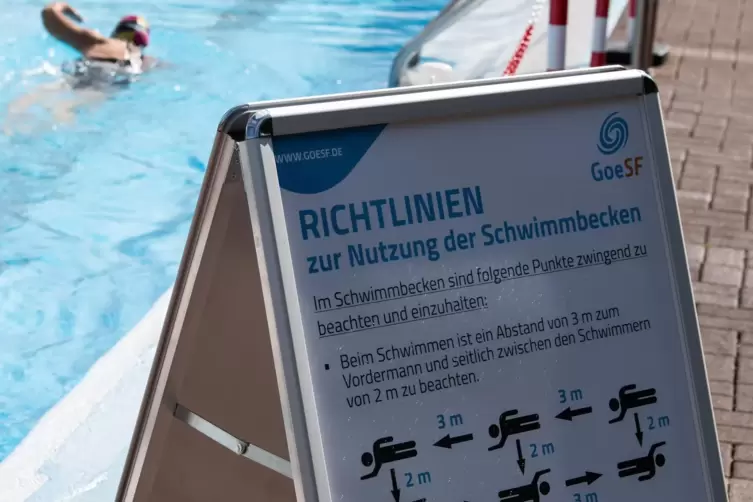 Rundkurs: So regelt Niedersachsen das Schwimmen im Becken. 