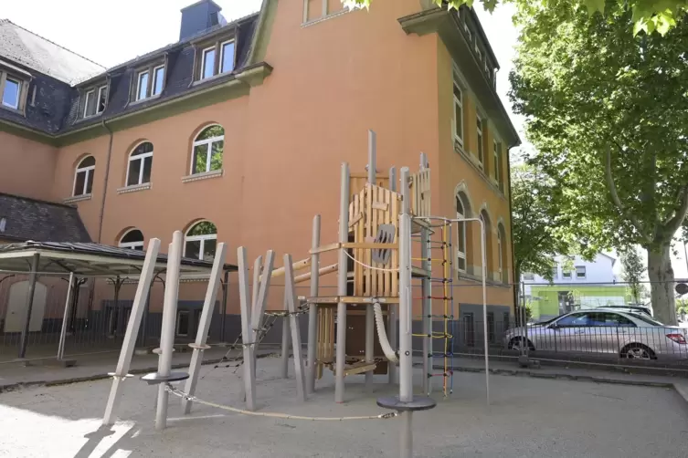 Der neue Spielplatz blockiert einen Rettungsweg. Daher muss er weg.