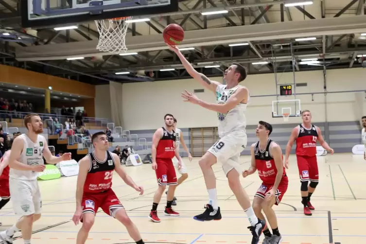 Bisherige Gegner brechen weg: die BIS Baskets Speyer (in Weiß Tim Schwartz).