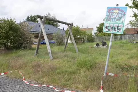 Verwildert: Spielplatz in Langensohl.