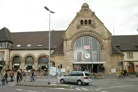 Der Bahnhof ist am Samstag Start eines Demonstationsmarsches der NPD durch die Wormser Innenstadt