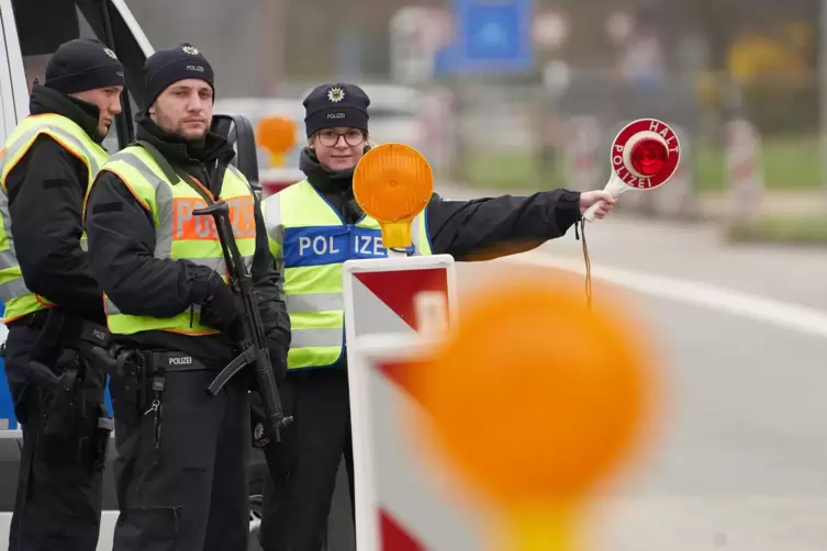 STOPP!Wie hier am deutsch-französischen Grenzübergang „Goldene Bremm“ bei Saarbrücken war in den vergangenen Monaten nichts mehr