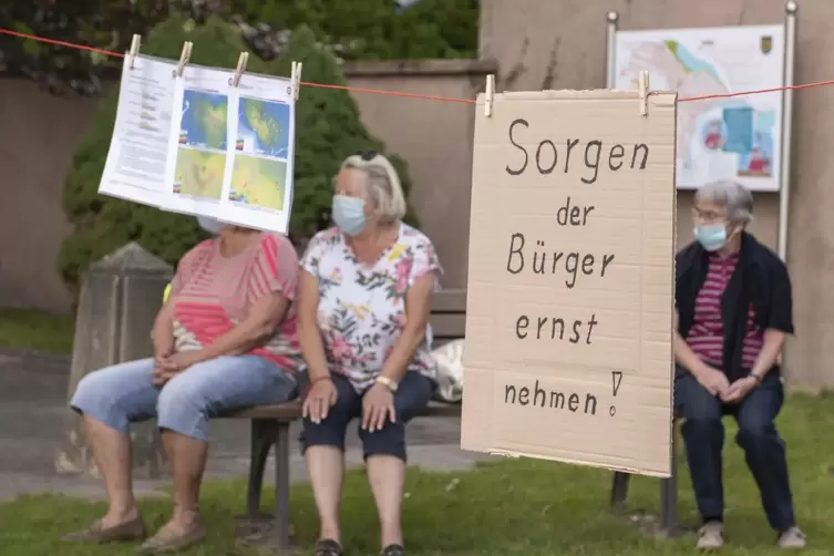 Wertverlust der Häuser, Auswirkungen auf die Gesundheit – das sind Probleme, die die Bürger wegen des Funkmasts umtreiben.