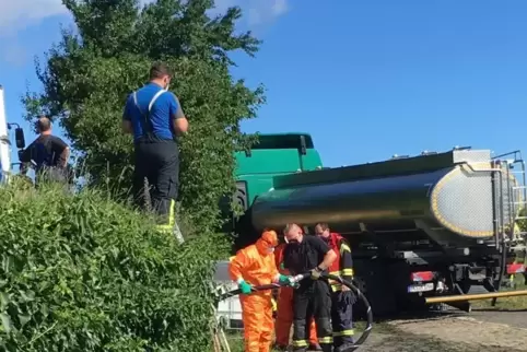 Zu einem Dieselunfall kam es am Donnerstag bei Forst. 