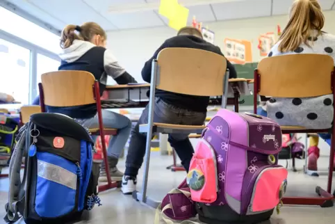 Auch in den Ferien den Ranzen packen: Das Land Rheinland-Pfalz möchte eine Sommerschule anbieten, in der Versäumtes nachgeholt w