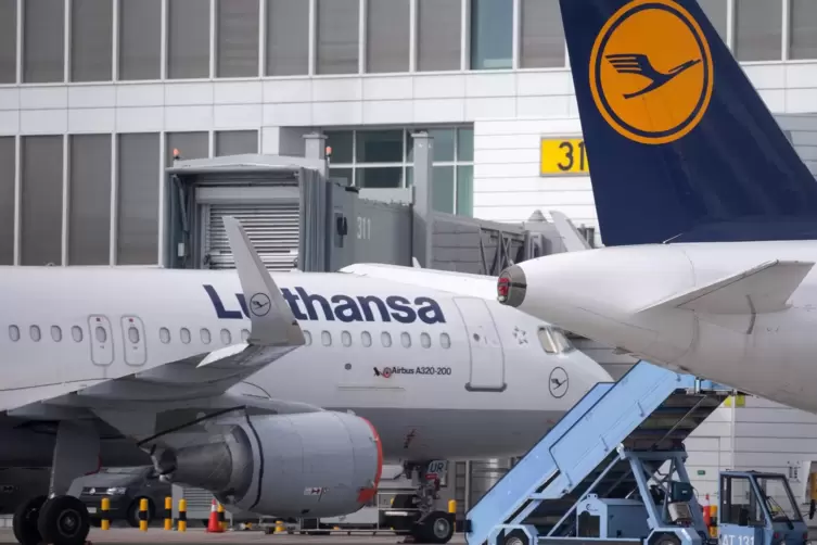 Flugzeuge der Lufthansa auf dem Münchner Flughafen.