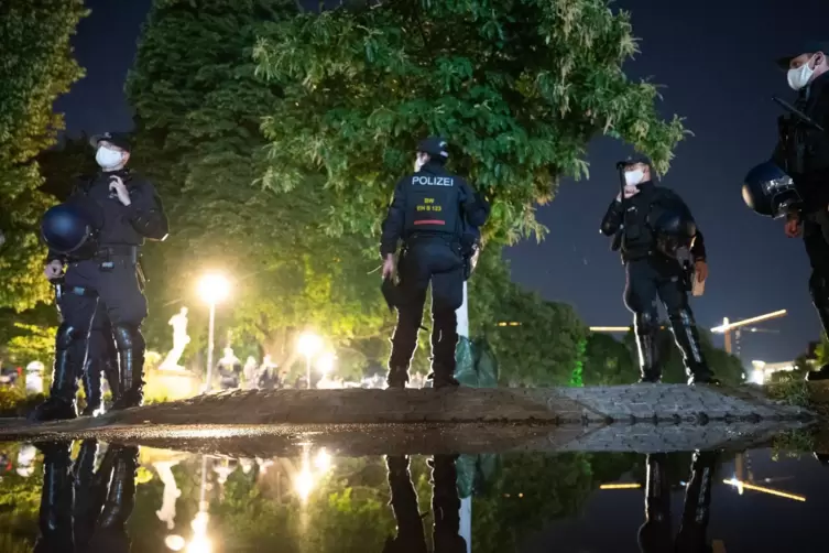 Mit einem massiven Polizeiaufgebot sollten neue Ausschreitungen verhindert werden. 