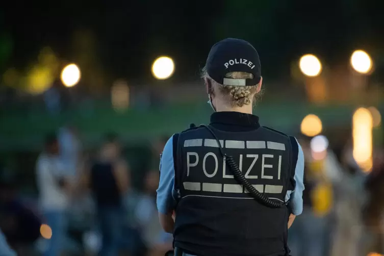 Mit einem massiven Polizeiaufgebot sollten neue Ausschreitungen verhindert werden. 