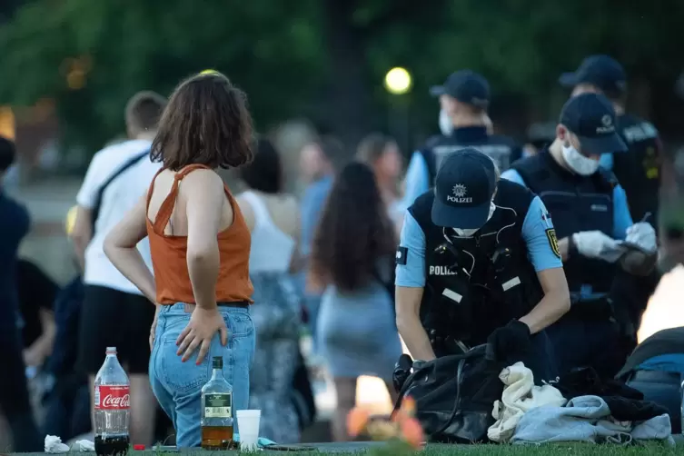 Mit einem massiven Polizeiaufgebot sollten neue Ausschreitungen verhindert werden. 