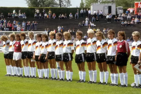 Die Mannschaft vor dem Halbfinale gegen Italien in Siegen. 