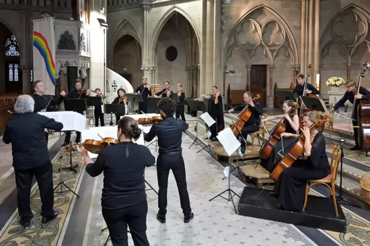 Die Deutsche Staatsphilharmonie Rheinland-Pfalz eröffnet am Abend des 1. Juli ihr Musikfest in Speyer.