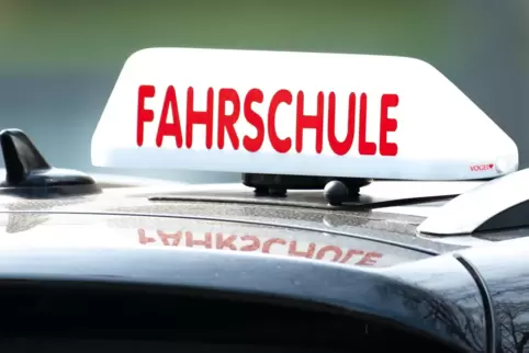 Nach 52 Jahren kommt das Aus für die Fahrschule Travnicek in Landau. 