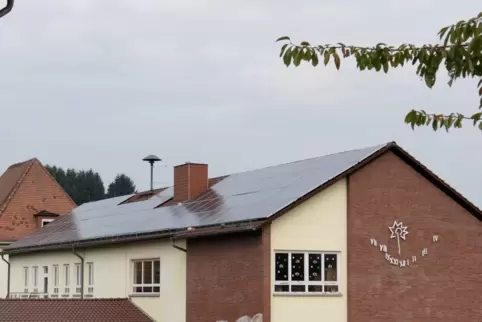 Fotovoltaikanlage auf der Grundschule Brücken: Die Solar GmbH der Verbandsgemeinde könnte eine gute Basis für das Klimaschutzkon