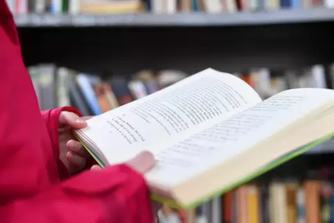 Zu einer modernen Einrichtung hat Heike Dernberger die Bücherei ausgebaut.