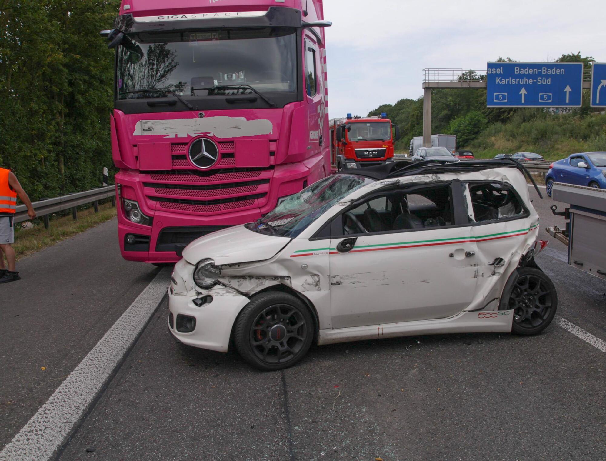 Transporter Rammt Kleinwagen Zwei Junge Frauen Schwer Verletzt Pfalz Ticker Die Rheinpfalz