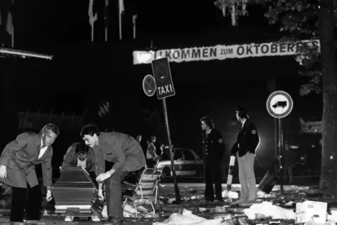 Der verwüstete Tatort beim Oktoberfest 1980. 