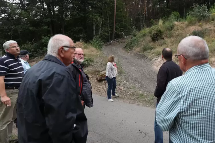 Der Bau- und Umweltausschuss diskutierte darüber, ob die Ortsgemeinde diese Zufahrt genemigen sollte. Der Kreis hat bislang kein