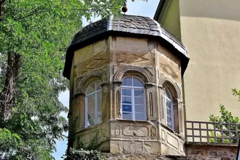 Dekorativer Zeuge des prächtigen Dürkheimer Schlosses ist der Pavillon. 