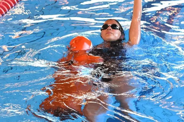 Die Rettungsschwimmer der DLRG Dürkheim-Wachenheim haben aktuell nur wenig Training im Waser. 