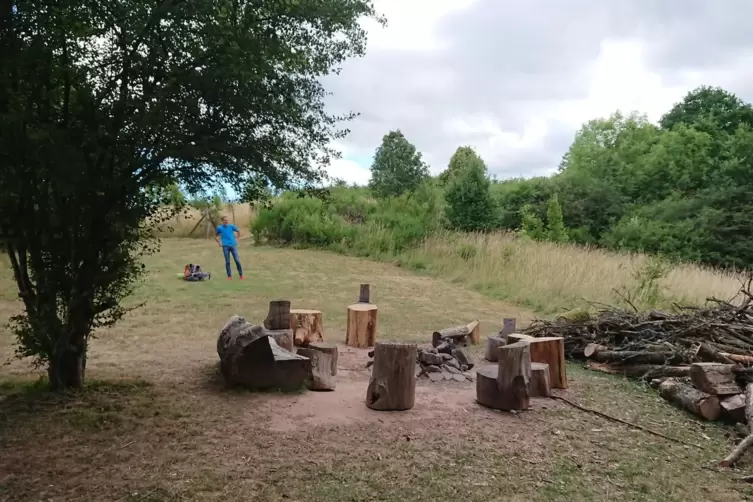 Frankelbach ist einer der wenigen Plätze, die nicht im Wald, sondern auf einer Lichtung liegen.