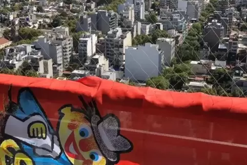 Speyerer Brezelbu in Argentinien: Stilechte Fahne auf dem Balkon des Ehepaars Antrett in Buenos Aires. 