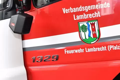 Logo der Feuerwehr Lambrecht auf einem Einsatzfahrzeug. 