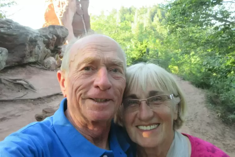 Ursula und Werner Heiter aus Rülzheim machen Urlaub im Pfälzerwald. 