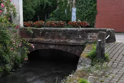 Die Sanierung der Eisbach-Brücke wird voraussichtlich teuer.