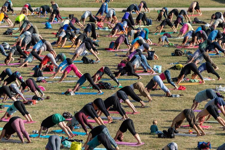 Sonnengruss Und Seelenklau Orthodoxe Christen Machen Gegen Yoga Front Panorama Die Rheinpfalz