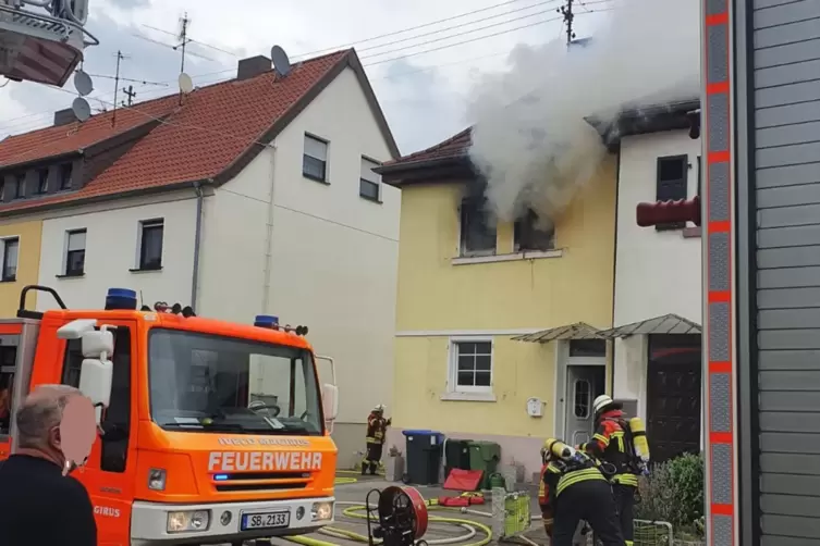 Der 32-Jährige soll am Montagnachmittag das Haus seiner Eltern in Saarbrücken-Güdingen angezündet haben.