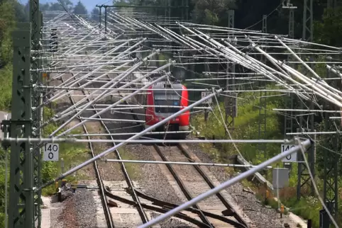 Weit gediehen sind die Elektrifizierungsarbeiten im Allgäu – hier bei Weißensberg (Kreis Lindau)