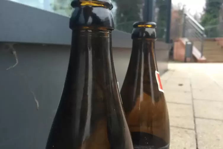 Trotz seines Alkoholpegels hatte ein Betrunkener nicht genug und wollte aus einem Supermarkt eine Flasche Alkohol entwenden. 