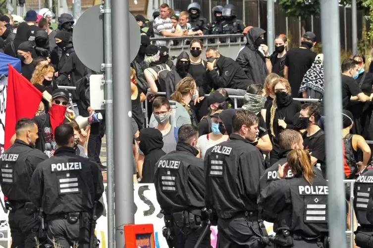 Noch mehr Polizisten als bei der ersten Demonstration in Ingelheim (Foto) waren vergangenen Samstag im Einsatz. 