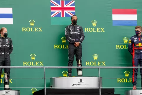Gewohntes Bild: Auch nach dem Großen Preis von Belgien steht Lewis Hamilton in der Mitte auf dem Siegerpodest; links der Zweitpl