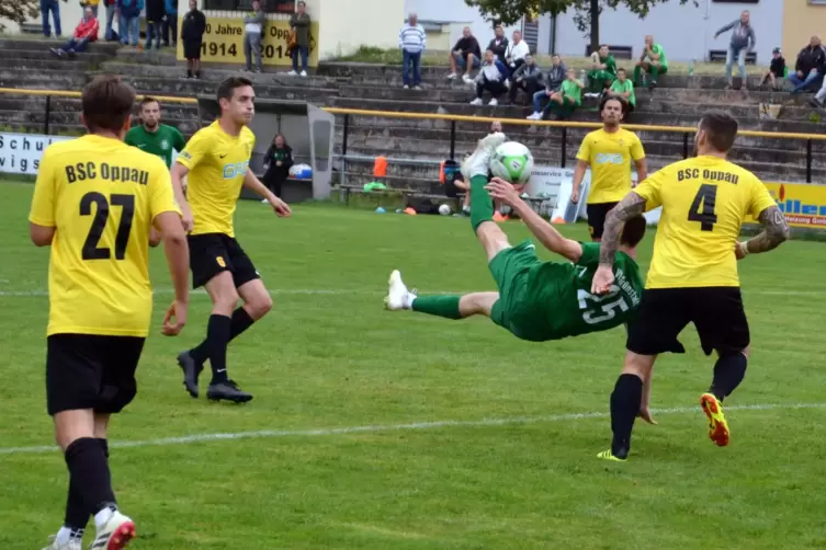 Das wäre das Tor des Tages, nämlich ein Fallrückzieher von Jan-Philipp Schünke, und der Anschluss zum 2:3 gewesen, doch Torhüter