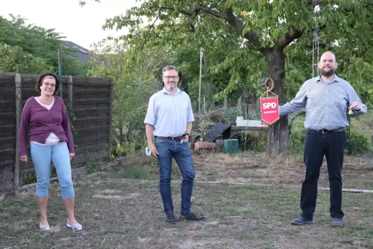 Stephan Seither (rechts) beerbt Elke Bolz als SPD-Ortsvereins-Chef. Landtagskandidat Markus Kropfreiter war als Gast bei der Mit