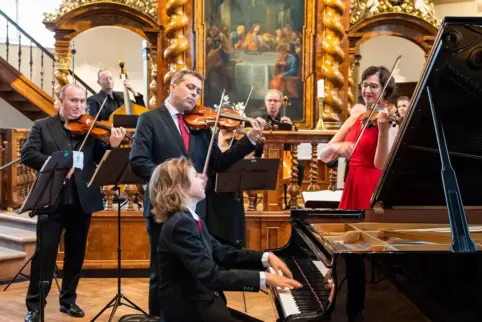 Familienkonzert in der Dreifaltigkeitskirche: Justus Eichhorn (am Klavier) mit seinen Eltern Alexia und Friedemann auf ihren Vio