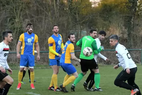 Hat einen neuen Trainer: der FV Hanhofen (gelb-blau).