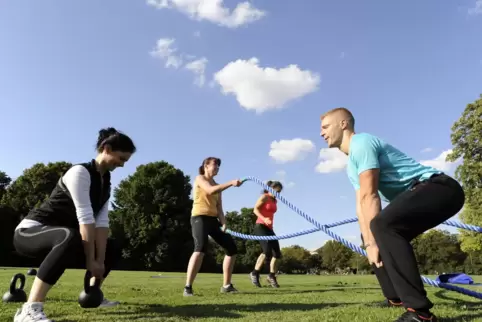 Auch Seile und Gewichte können zum Equipment des Bootcamp-Trainings gehören.