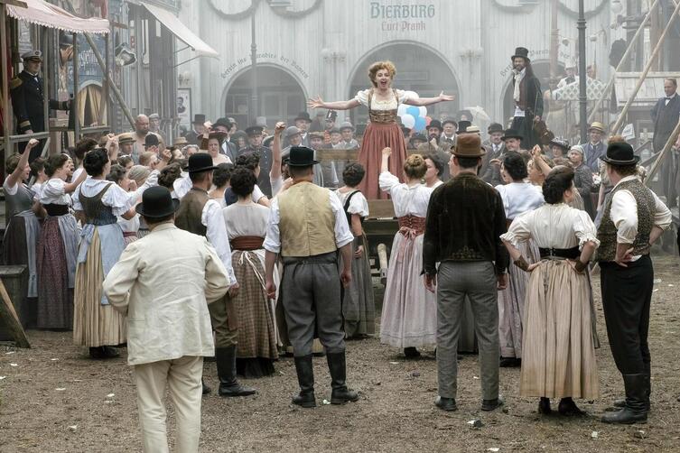 Streit Um Die Bier Vorherrschaft Der Ard Sechsteiler Oktoberfest 1900 Kultur Die Rheinpfalz