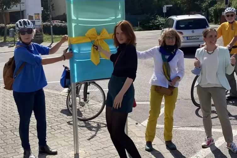 Mühlturmstraße: Fahrradstraßen-Eröffnung mit (von links) Stefanie Seiler, Sabrina Albers, Irmgard Münch-Weinmann und Fabienne Kö