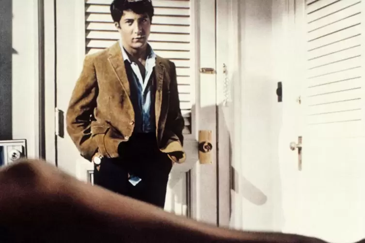 Dustin Hoffman als Teenie, der von einer Bekannten seiner Eltern verführt wird. 