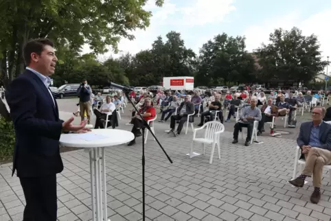 Bei der Rede von Thomas Hitschler auf dem Herxheimer Festplatz war auch ein Kamerateam dabei. Gedreht wurde für das „Mittagsmaga