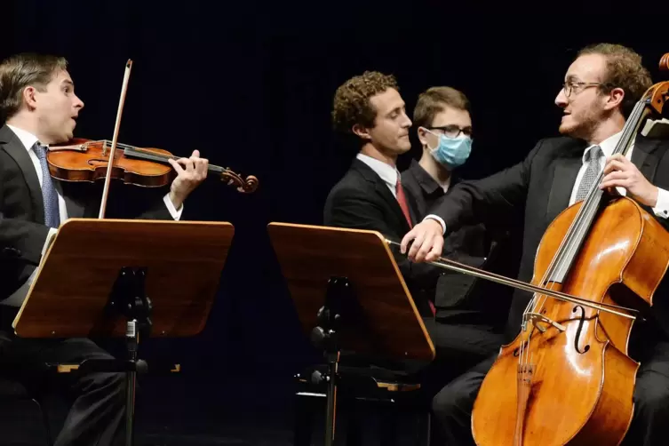 Tolles Zusammenspiel: Mathieu van Bellen an der Violine und Omri und Ori Epstein an Klavier und Cello. 