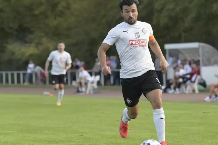 War beim 4:2-Erfolg in Jägersburg der überragende Mann beim FCA: Arminia-Kapitän Nico Pantano. 