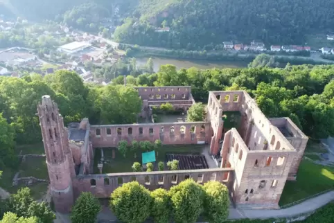 Auch als Ruine noch imposant: der 73 Meter lange und 38 Meter breite Bau der Klosterkirche Limburg.