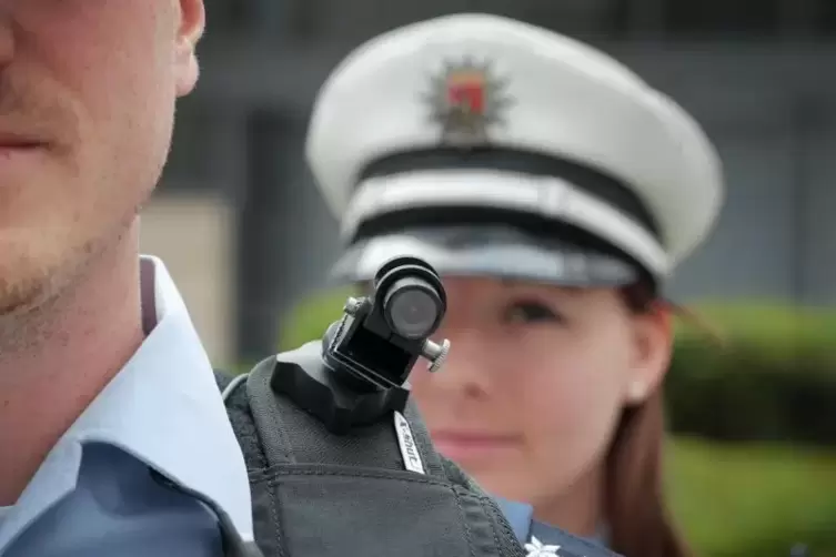 Polizist mit Bodycam