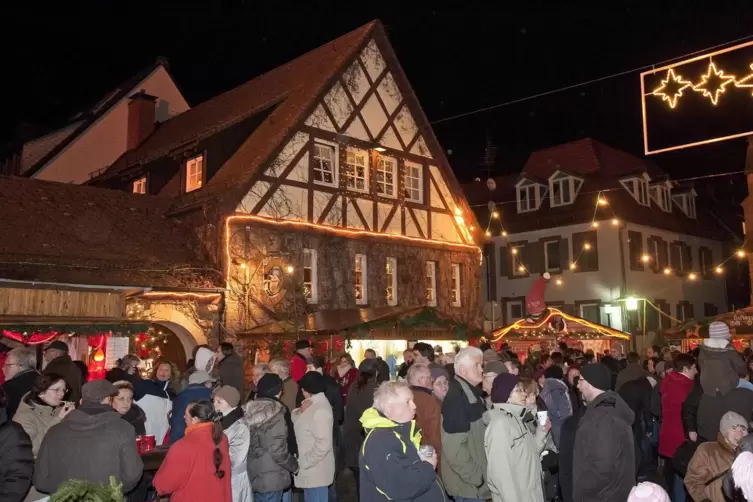 Der Weihnachtsmarkt in Otterberg war immer gut besucht. Solch eine Menschenansammlung wird es in diesem Jahr nicht geben. 